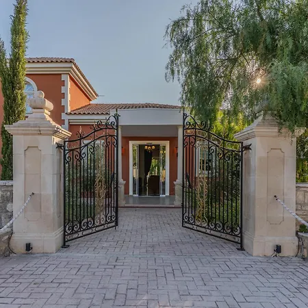 Aeolos Boutique & Каламакион