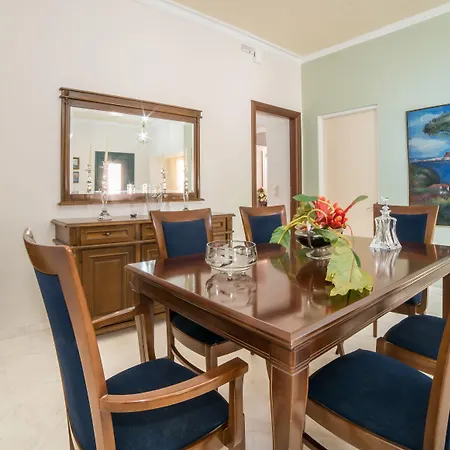 Aeolos Boutique & 4*