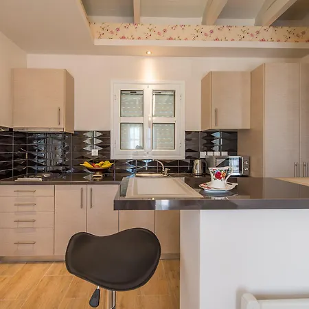 Aeolos Boutique & Apartahotel 4*